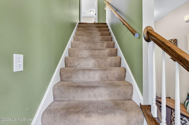 7900 Laura Jean Ct, Louisville, KY 40291