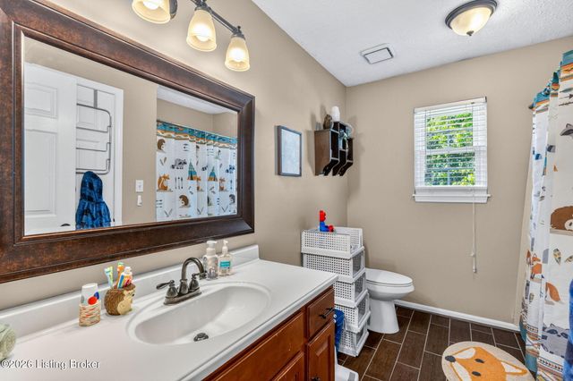 7900 Laura Jean Ct, Louisville, KY 40291