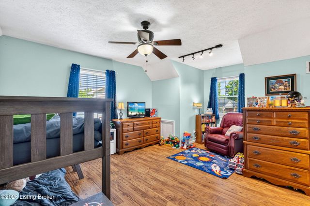 7900 Laura Jean Ct, Louisville, KY 40291