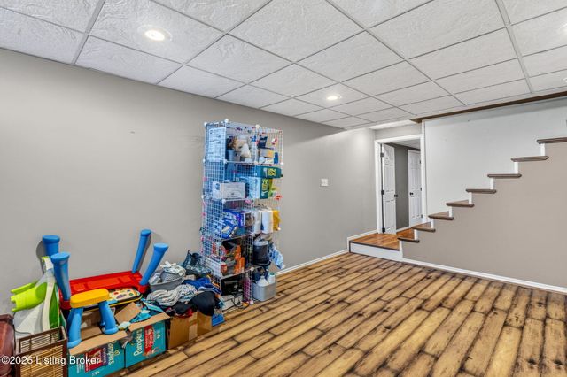 7900 Laura Jean Ct, Louisville, KY 40291