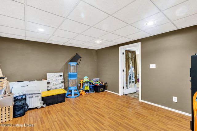 7900 Laura Jean Ct, Louisville, KY 40291