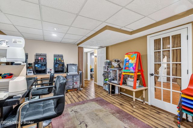 7900 Laura Jean Ct, Louisville, KY 40291