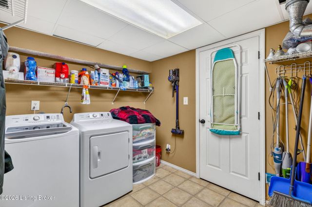 7900 Laura Jean Ct, Louisville, KY 40291