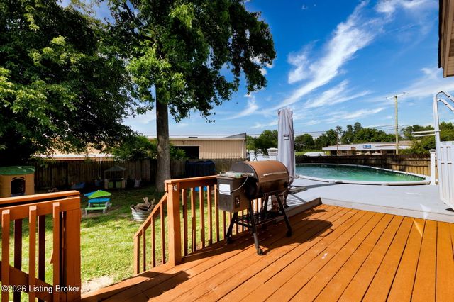 7900 Laura Jean Ct, Louisville, KY 40291