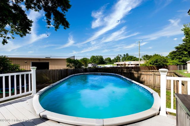 7900 Laura Jean Ct, Louisville, KY 40291