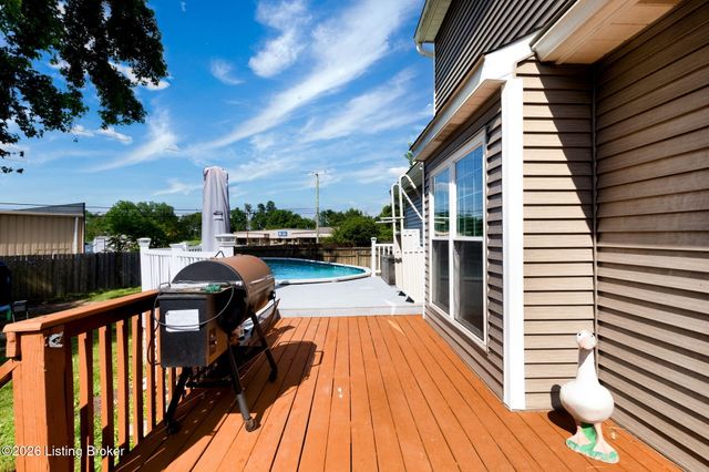 7900 Laura Jean Ct, Louisville, KY 40291