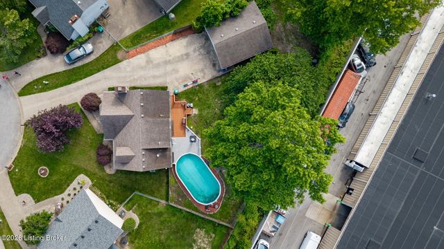 7900 Laura Jean Ct, Louisville, KY 40291