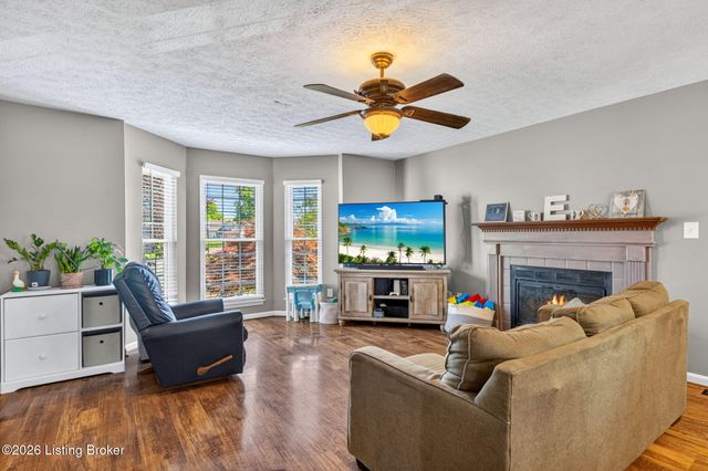 7900 Laura Jean Ct, Louisville, KY 40291