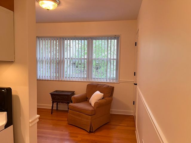 169 E Palatine Road J, Palatine, IL 60067