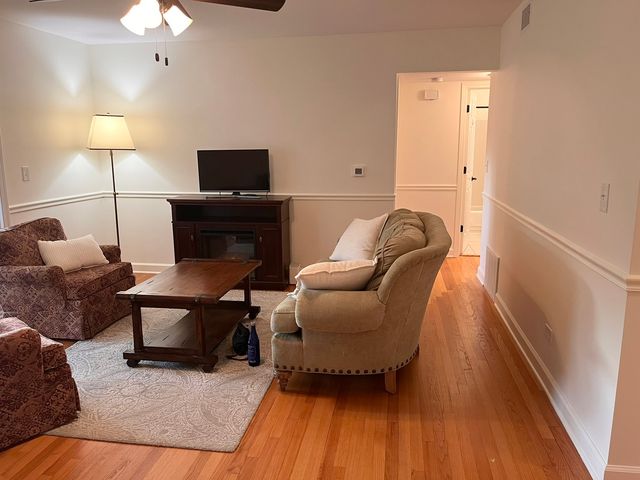 169 E Palatine Road J, Palatine, IL 60067