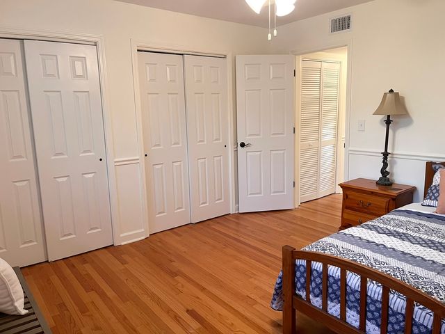169 E Palatine Road J, Palatine, IL 60067