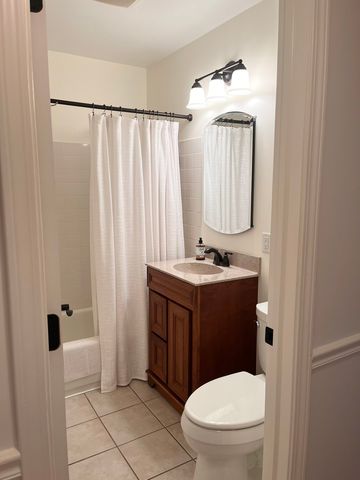 169 E Palatine Road J, Palatine, IL 60067