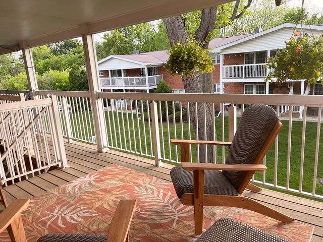 169 E Palatine Road J, Palatine, IL 60067