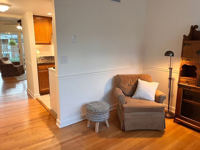 169 E Palatine Road J, Palatine, IL 60067