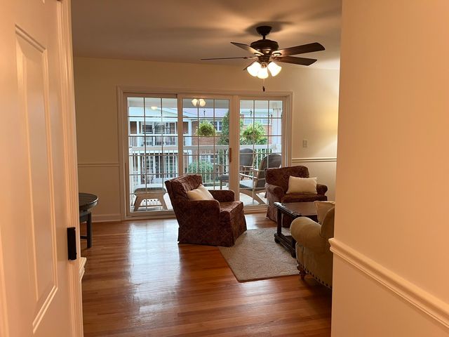 169 E Palatine Road J, Palatine, IL 60067