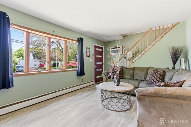 31 Pinetree Drive, Sayreville, NJ 08859