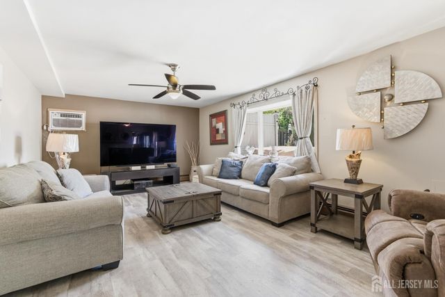 31 Pinetree Drive, Sayreville, NJ 08859