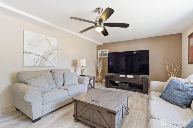 31 Pinetree Drive, Sayreville, NJ 08859