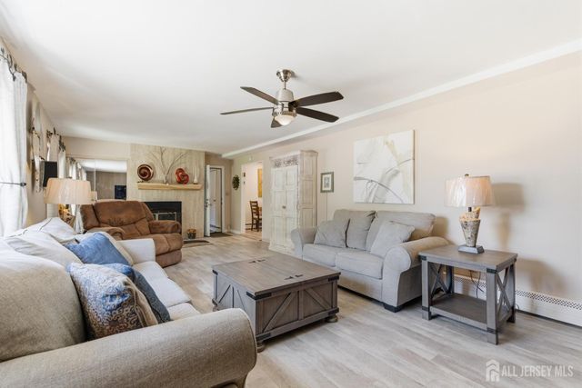 31 Pinetree Drive, Sayreville, NJ 08859