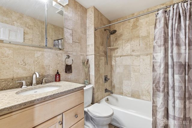 31 Pinetree Drive, Sayreville, NJ 08859