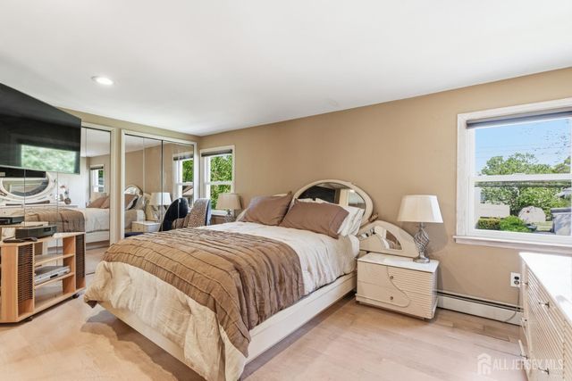 31 Pinetree Drive, Sayreville, NJ 08859