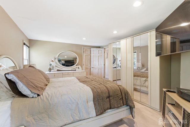 31 Pinetree Drive, Sayreville, NJ 08859