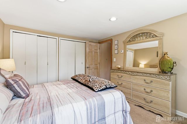 31 Pinetree Drive, Sayreville, NJ 08859