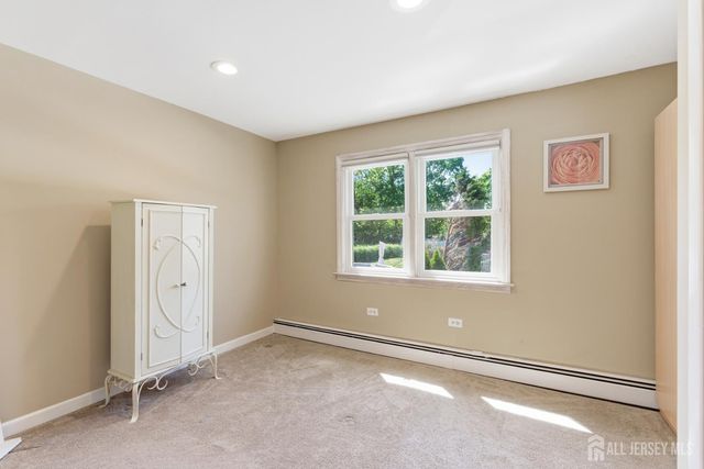 31 Pinetree Drive, Sayreville, NJ 08859