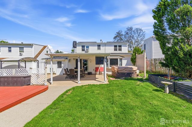 31 Pinetree Drive, Sayreville, NJ 08859