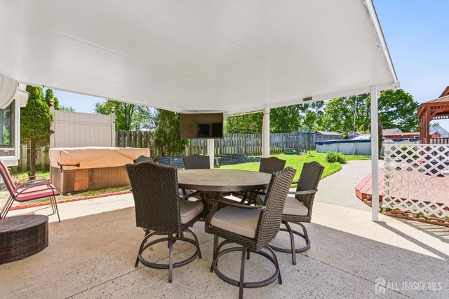 31 Pinetree Drive, Sayreville, NJ 08859