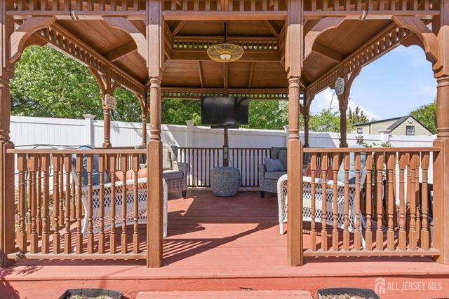 31 Pinetree Drive, Sayreville, NJ 08859