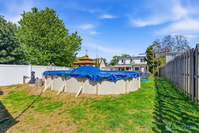 31 Pinetree Drive, Sayreville, NJ 08859