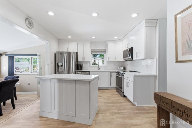 31 Pinetree Drive, Sayreville, NJ 08859