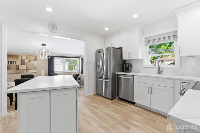 31 Pinetree Drive, Sayreville, NJ 08859