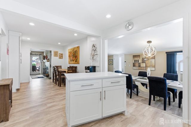 31 Pinetree Drive, Sayreville, NJ 08859