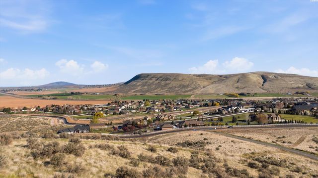 75029 E Homestead Road, Kennewick, WA 99338