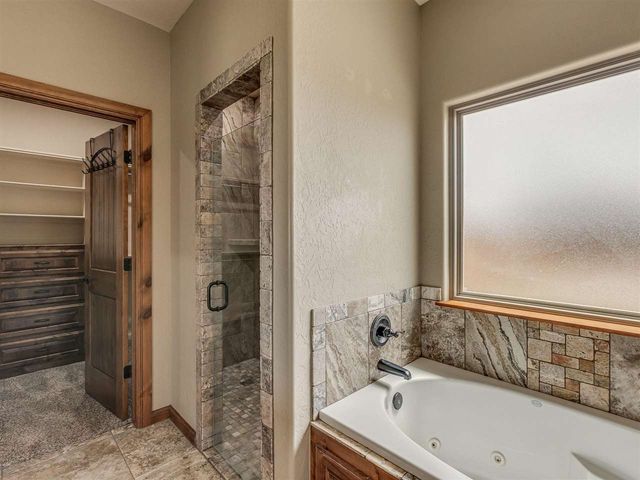 11663 NE Happy Hollow Rd, Elgin, OK 73538