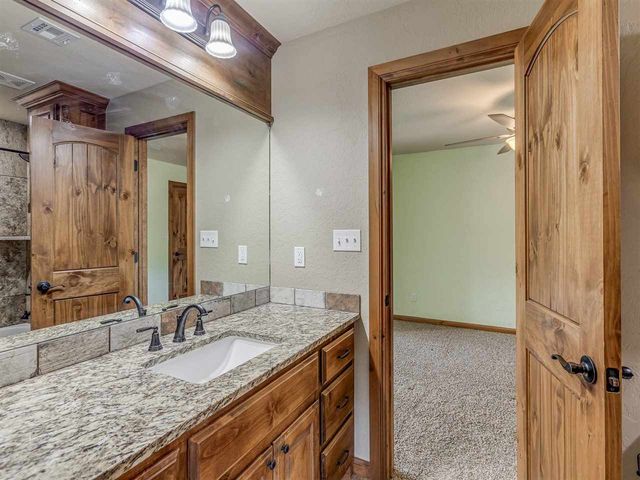 11663 NE Happy Hollow Rd, Elgin, OK 73538