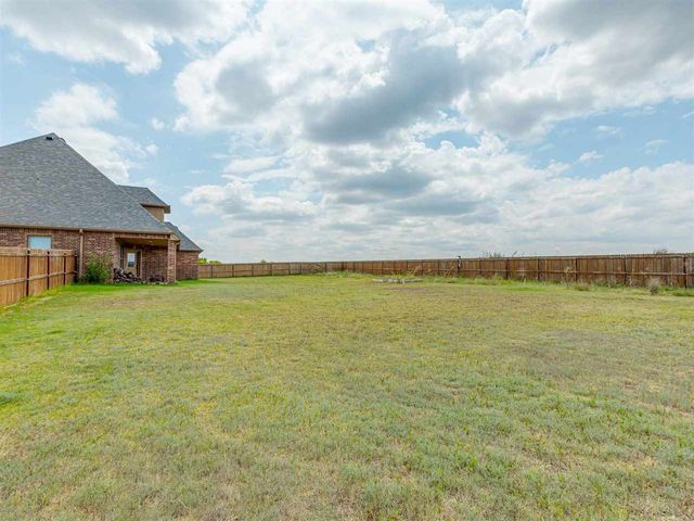 11663 NE Happy Hollow Rd, Elgin, OK 73538