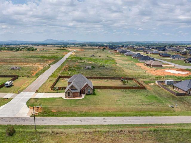 11663 NE Happy Hollow Rd, Elgin, OK 73538