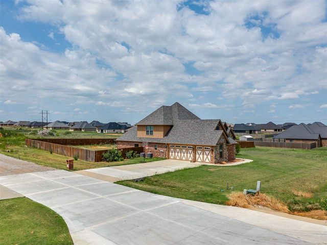 11663 NE Happy Hollow Rd, Elgin, OK 73538