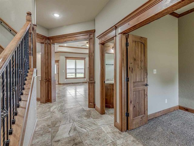 11663 NE Happy Hollow Rd, Elgin, OK 73538