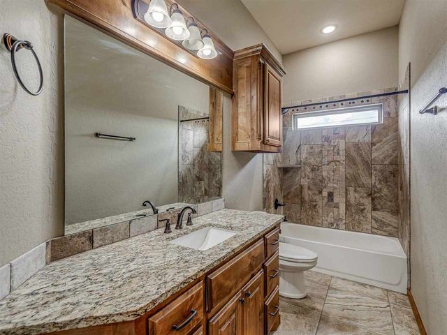 11663 NE Happy Hollow Rd, Elgin, OK 73538