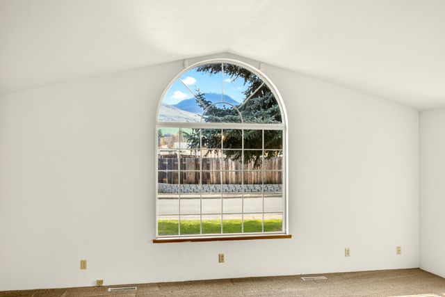 3027 Waterford Court, Medford, OR 97504