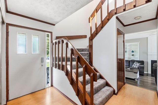 6296 Seneca Way, Grove City, OH 43123