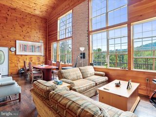 8864 MAGNOLIA RD, Great Cacapon, WV 25422