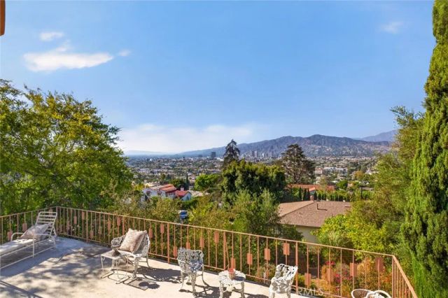 1459 Marion Dr, Glendale, CA 91205