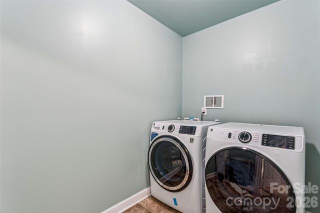 1042 Arrowhead Drive SE, Concord, NC 28025