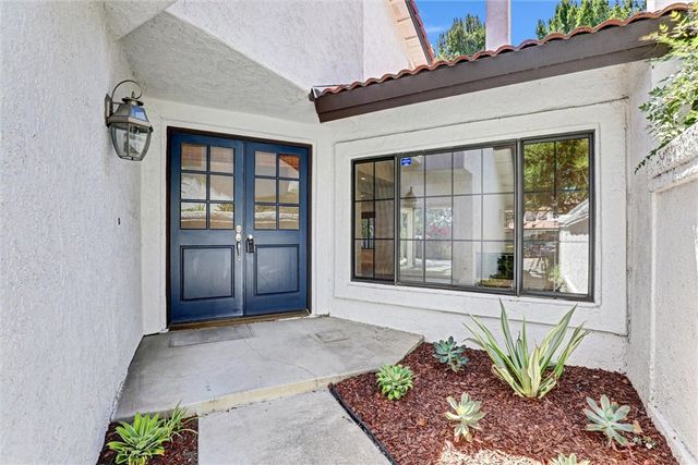 6 Shadow Hill, Laguna Hills, CA 92653