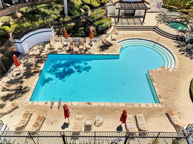 6 Shadow Hill, Laguna Hills, CA 92653